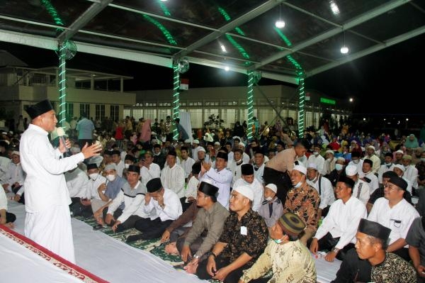 Buka Puasa Bersama Ratusan Guru Agama Islam, Gubernur Berharap Disiplin Selama Ramadan Bisa Dilanjutkan